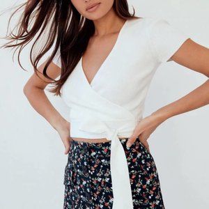Aritzia little moon cream crop top